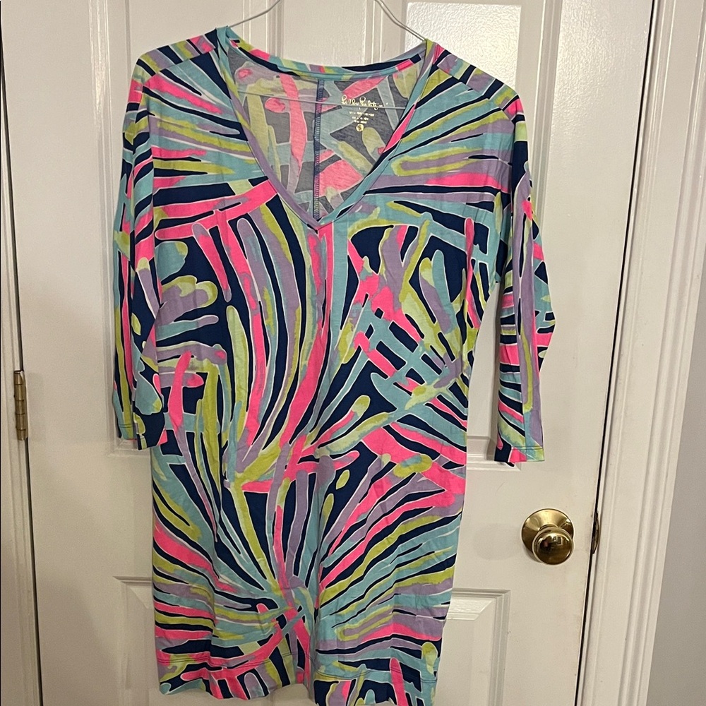 Lily Pulitzer like new V neck dress